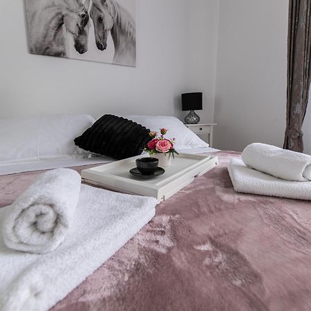 Babylu Apartman Zara Esterno foto