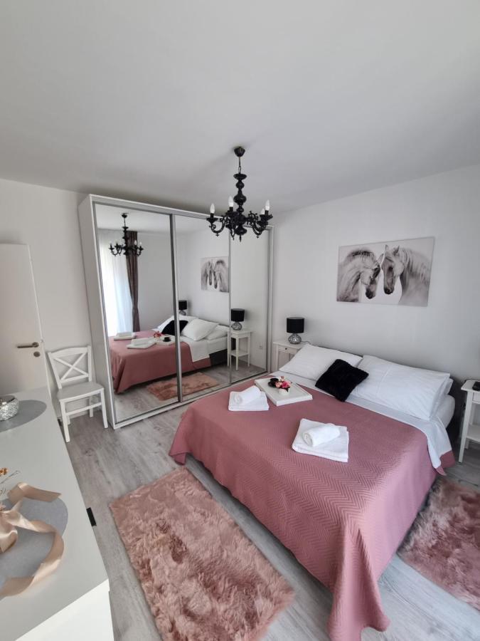 Babylu Apartman Zara Esterno foto