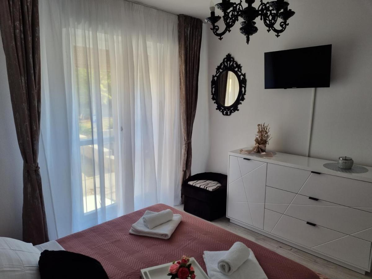 Babylu Apartman Zara Esterno foto