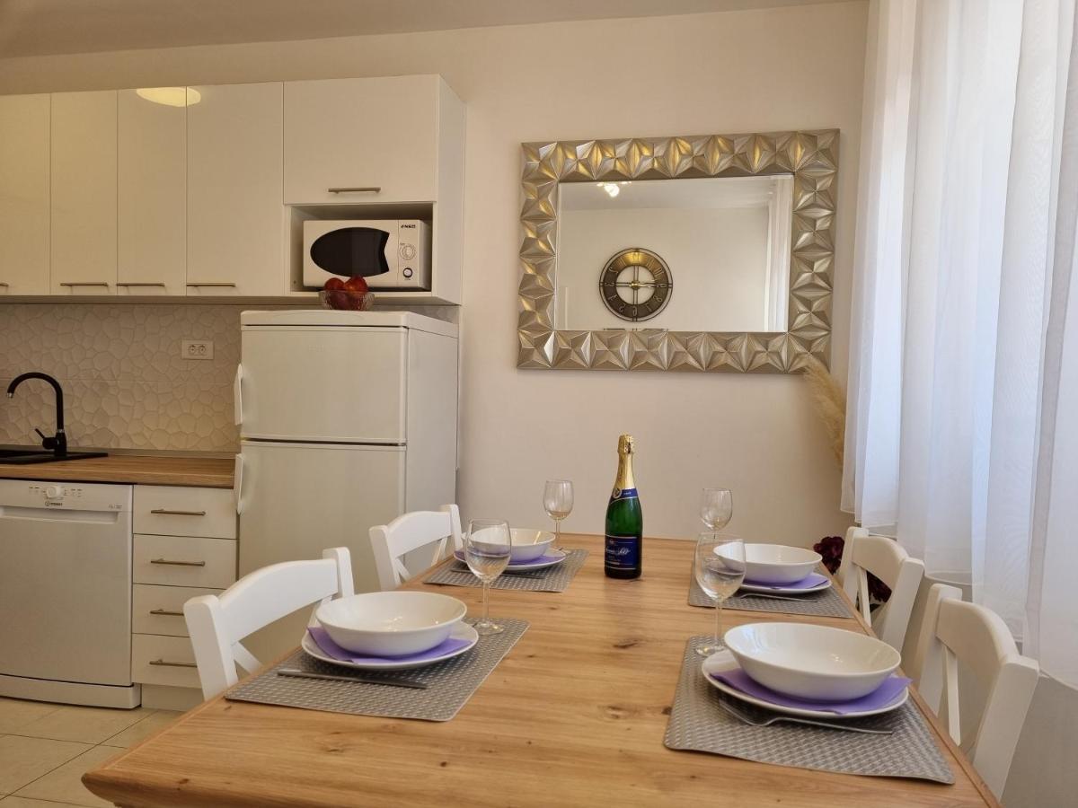 Babylu Apartman Zara Esterno foto