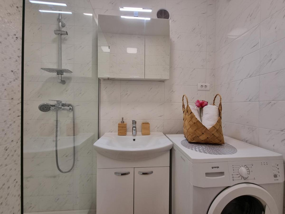 Babylu Apartman Zara Esterno foto