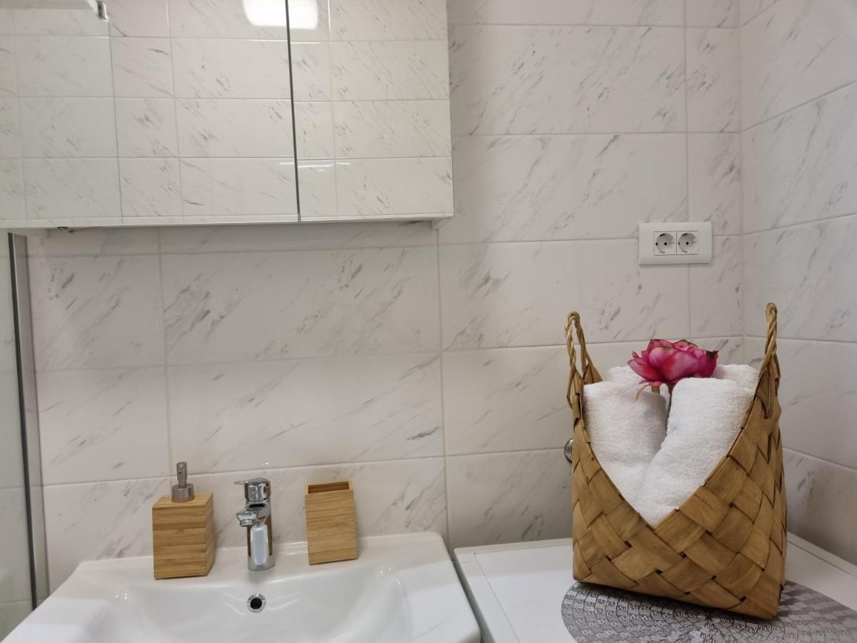 Babylu Apartman Zara Esterno foto