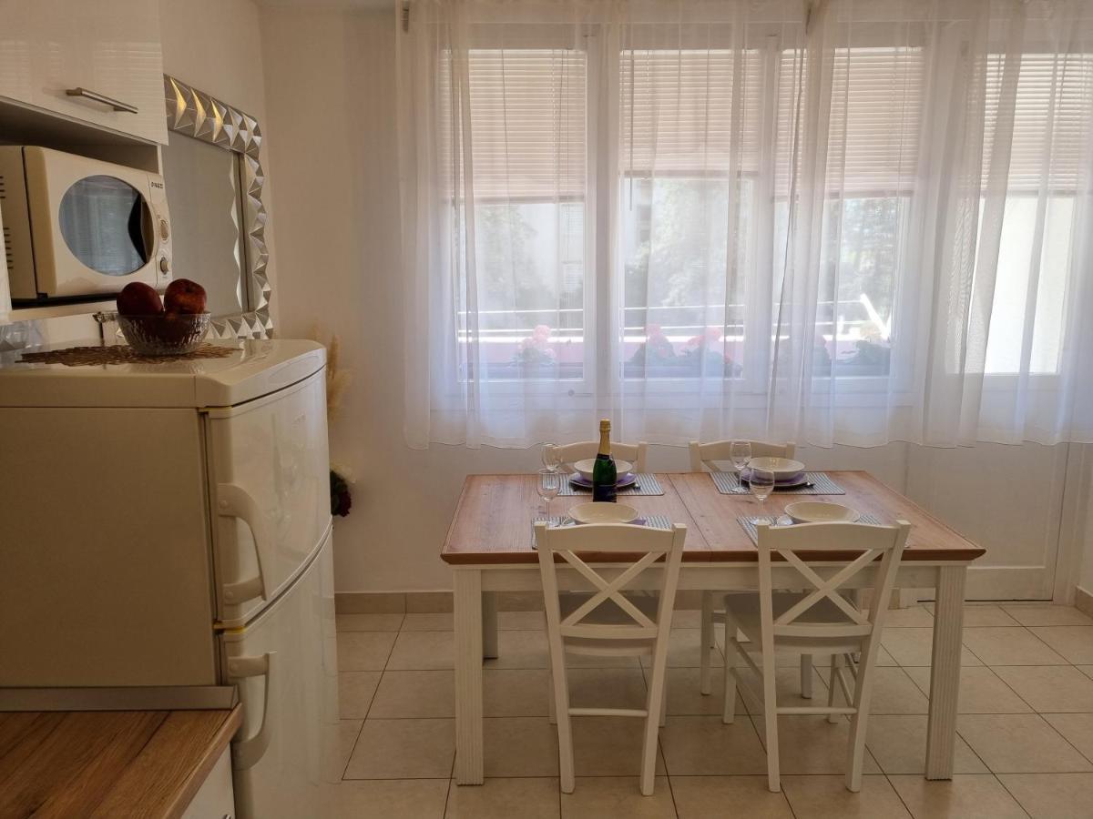 Babylu Apartman Zara Esterno foto