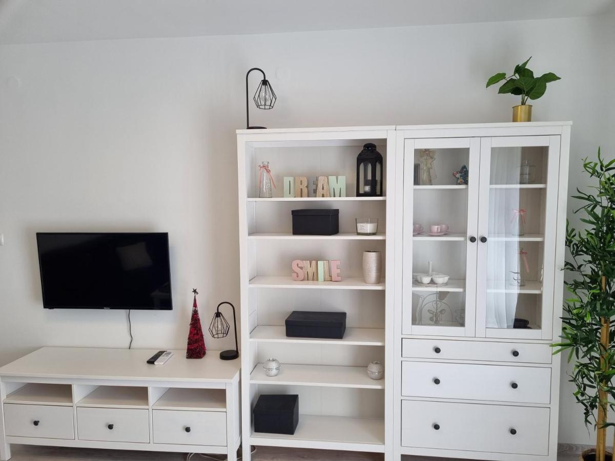 Babylu Apartman Zara Esterno foto
