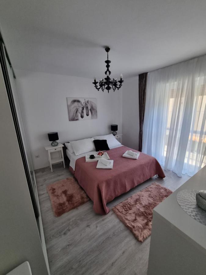 Babylu Apartman Zara Esterno foto