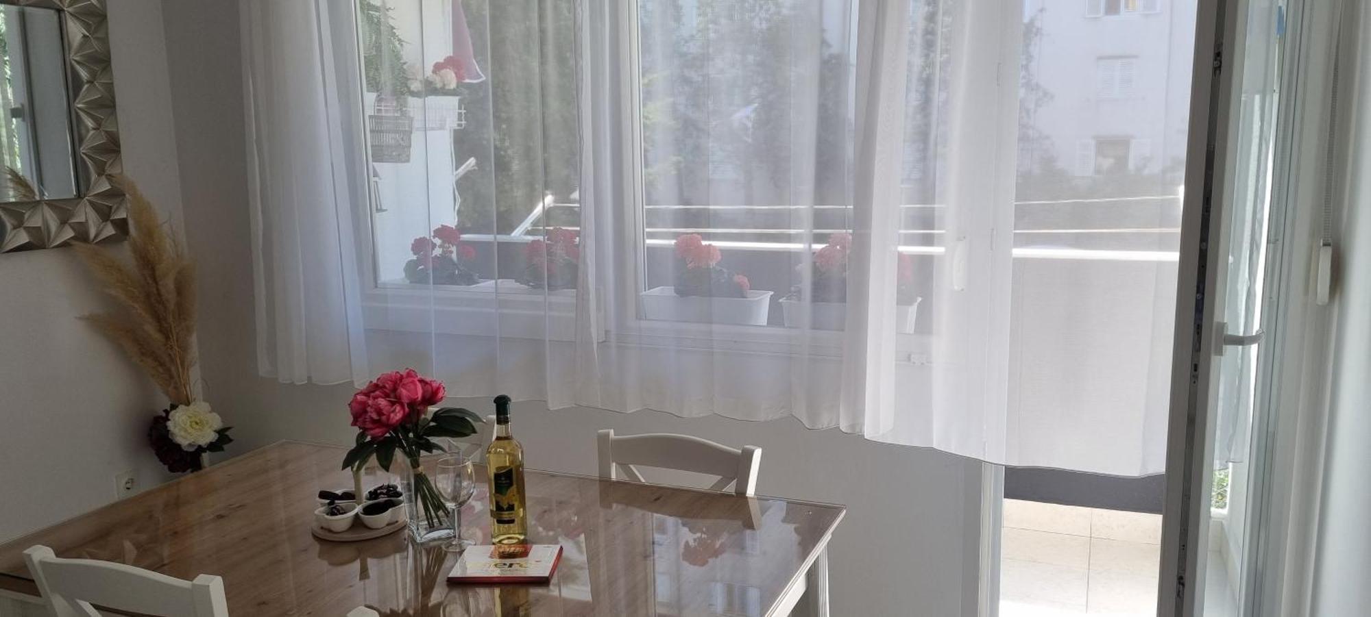 Babylu Apartman Zara Esterno foto