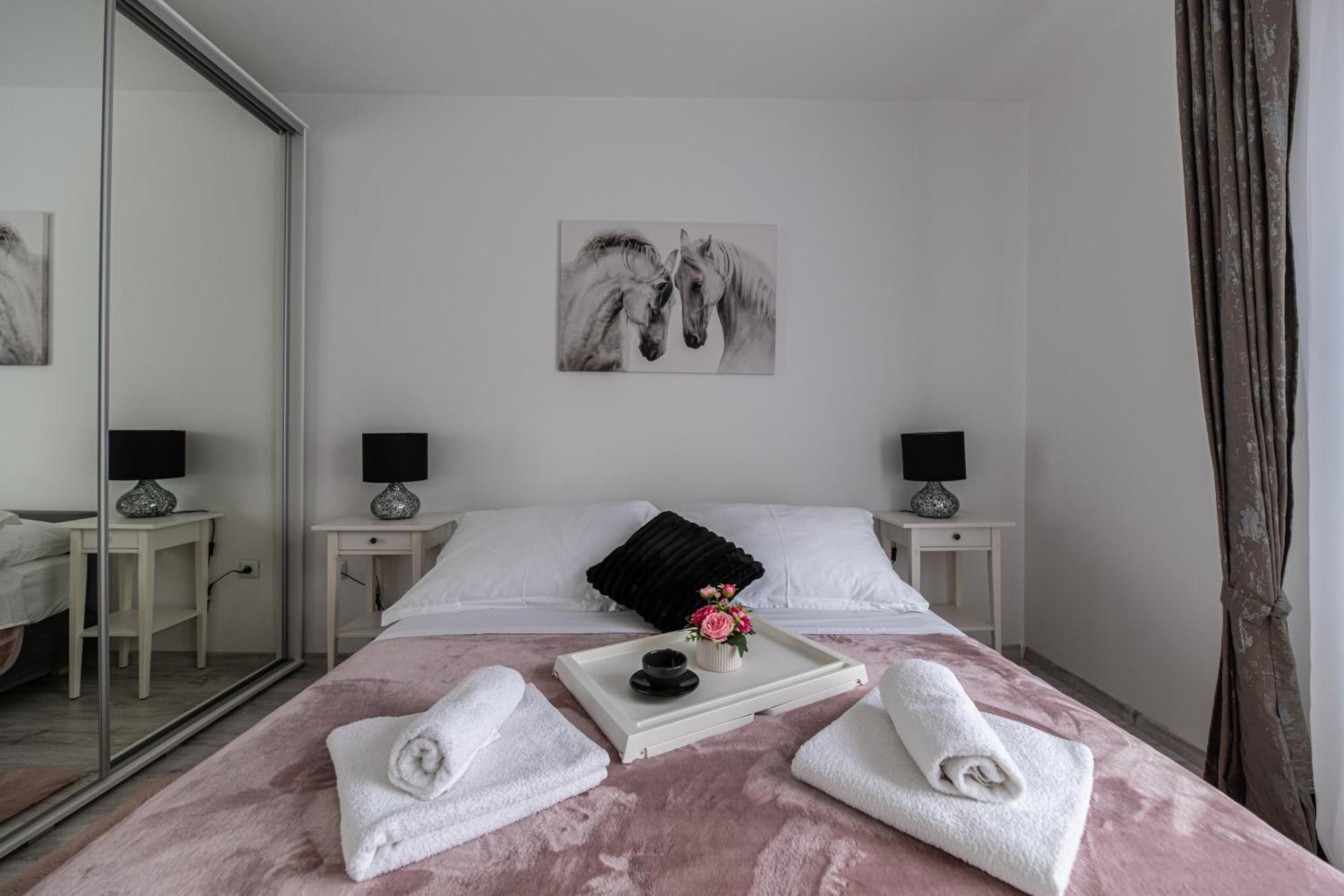 Babylu Apartman Zara Esterno foto