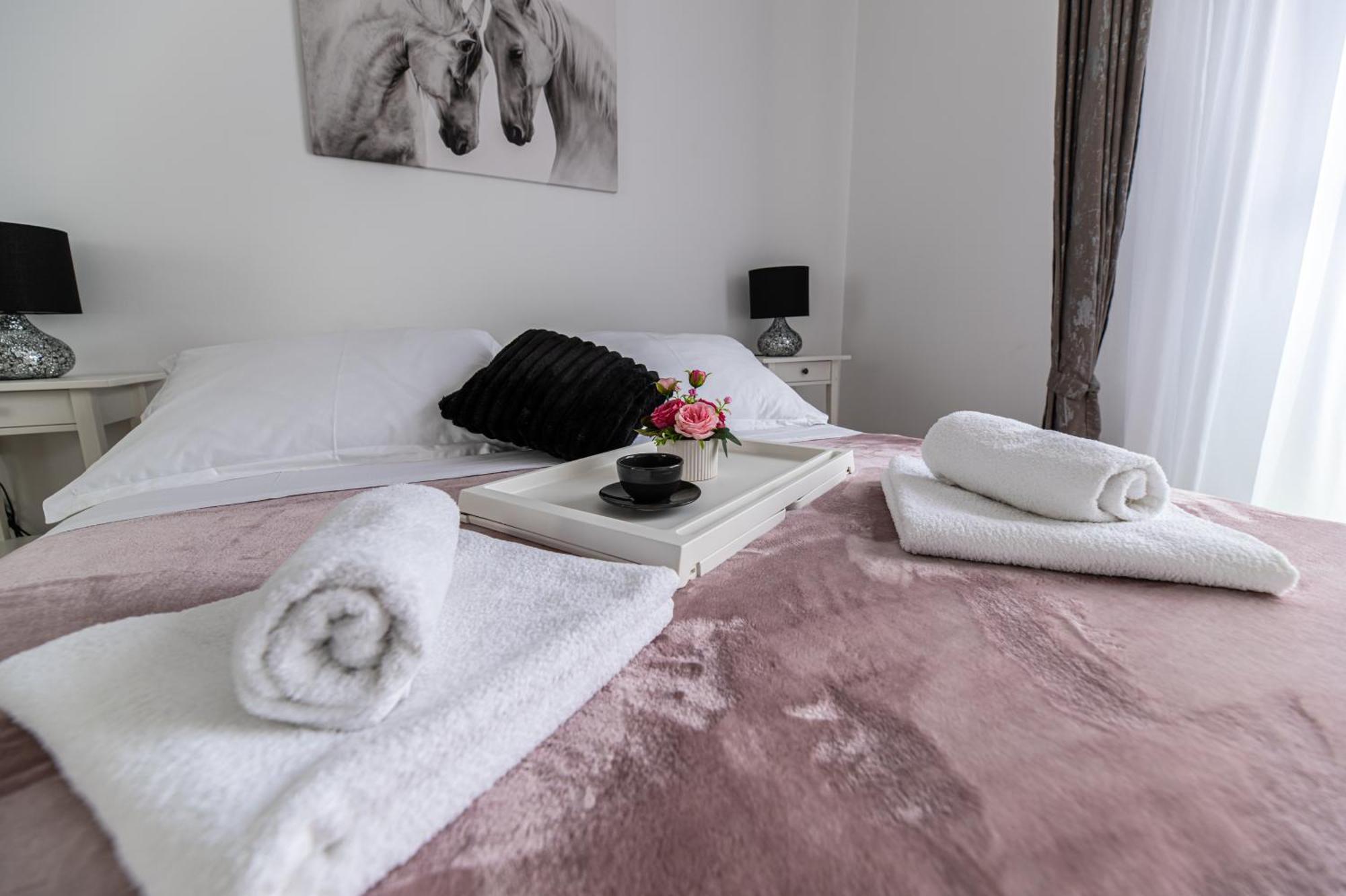 Babylu Apartman Zara Esterno foto