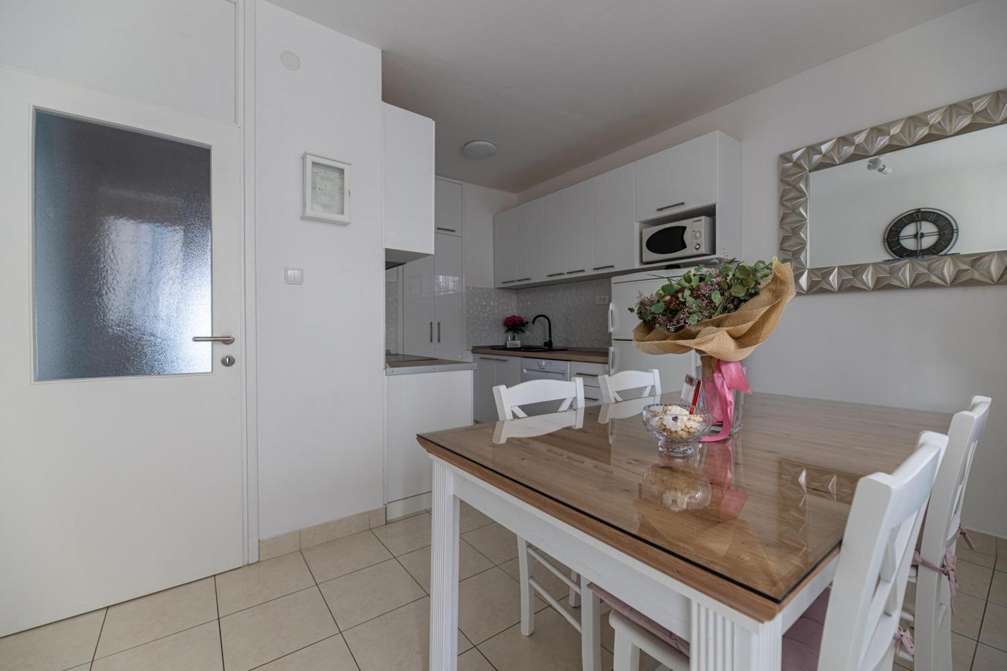 Babylu Apartman Zara Esterno foto