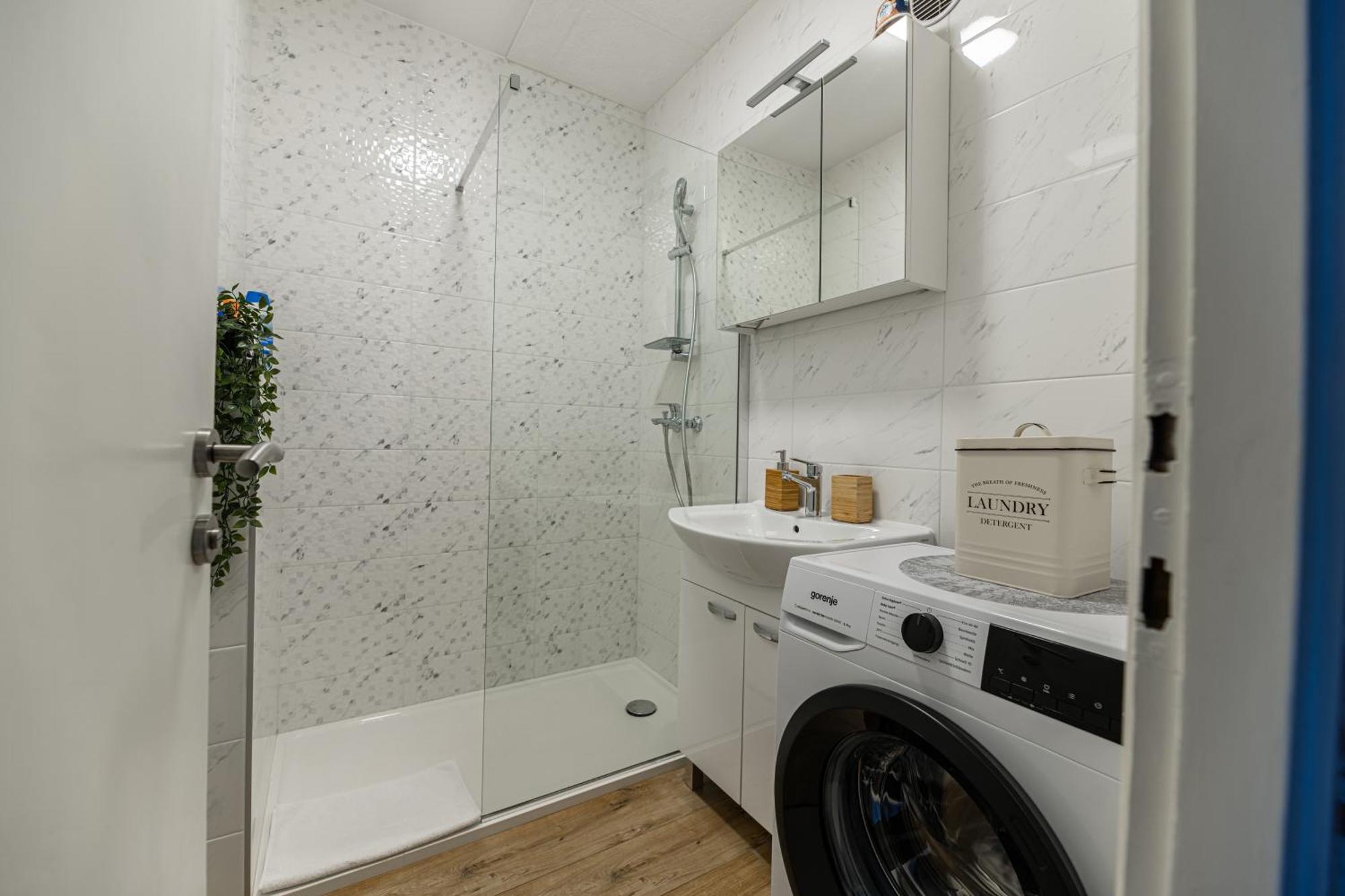 Babylu Apartman Zara Esterno foto